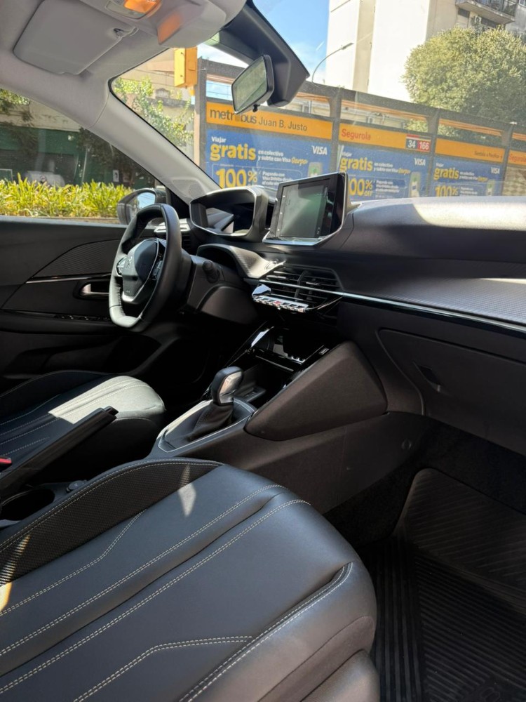 Peugeot 208 Feline — foto 7